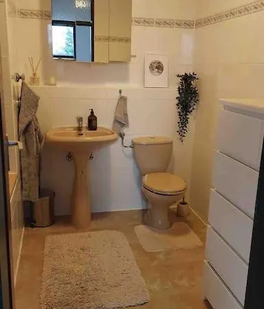 2 At The Train + Parking Space + Smart Tv *