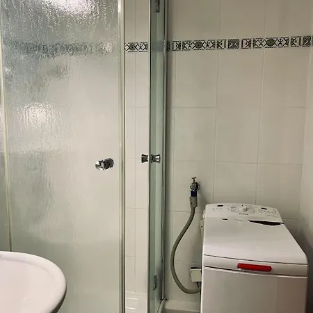 2 At The Train + Parking Space + Smart Tv Apartment *
